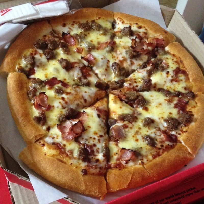 bacon cheeseburger pizza.jpg
